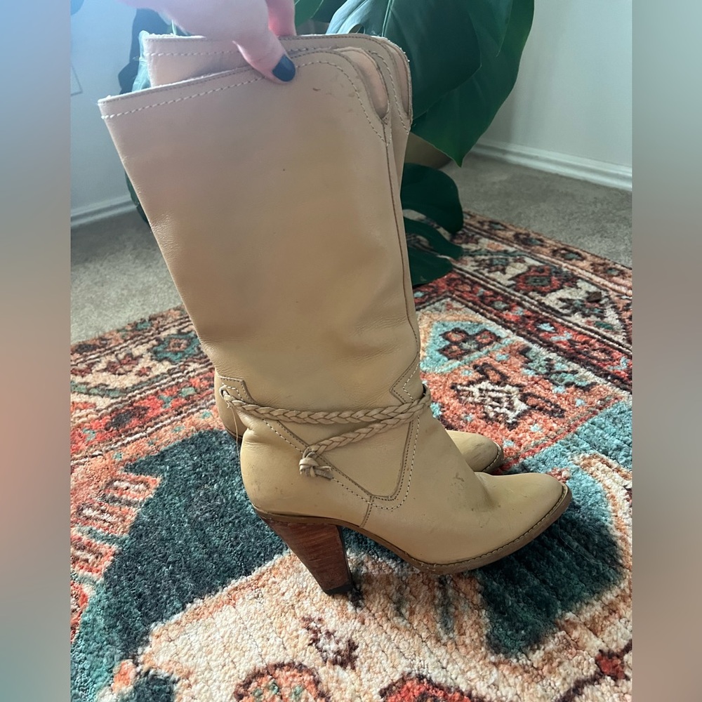 Vintage calf-height heeled boot with rope detail